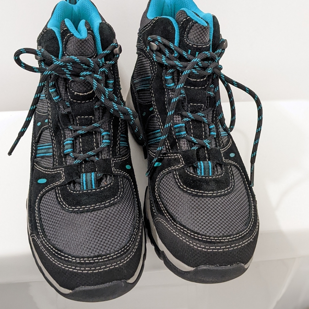 NWOT waterproof hiking shoes by L.L bean - Picture 14 of 16